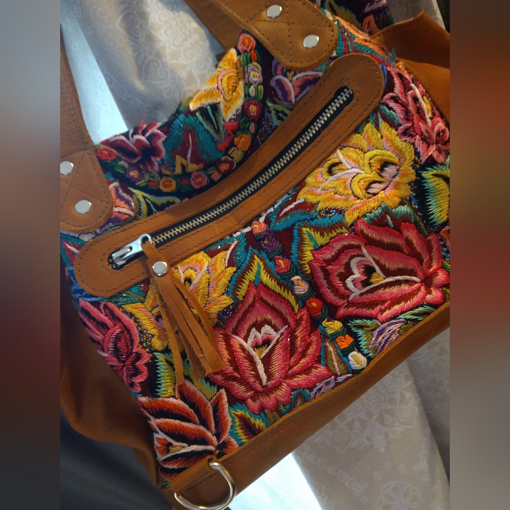 Hiptipico SHOP BY ARTISAN purse